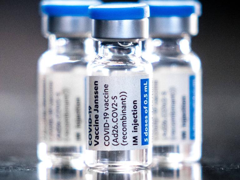 Johnson & Johnson: Kaum noch Impfschutz nach sieben Monaten Laumann zu Booster-Impfungen: "Dezentralere Lösungen"