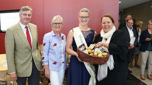 Pressemitteilung | Rheinische Kartoffelkönigin verlängert die Amtszeit 