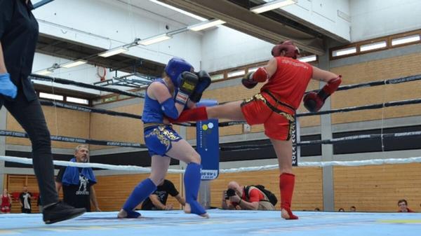 Mannheim – Fight Day in der Bertha Benz Halle Mannheim Muay Thai, K1 und Boxen in zwei Ringen. Kampfsport Nonstop