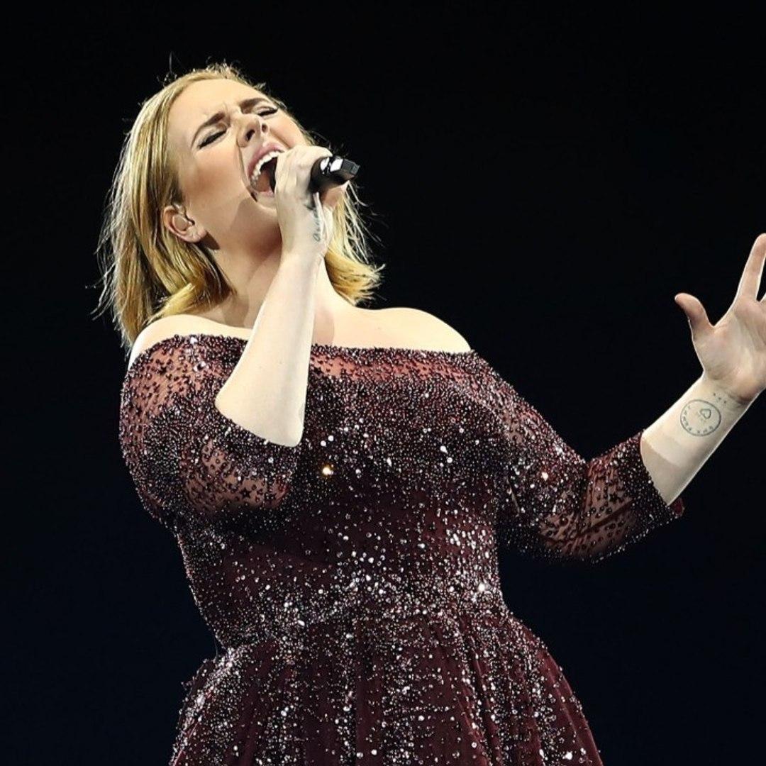 Adele métamorphosée : elle dévoile sa silhouette amincie dans une robe somptueuse et présente son nouveau chéri 