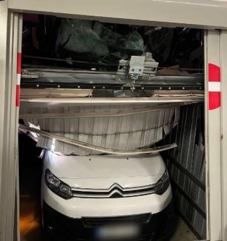 Un coche se cae por el ascensor del Hotel Sardinero de Santander y provoca seis heridos