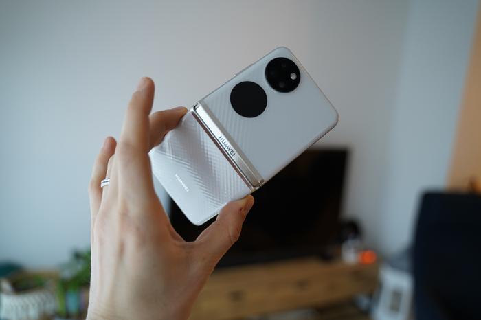 P50 Pocket : avec son nouveau smartphone pliable, Huawei veut faire flipper Samsung 