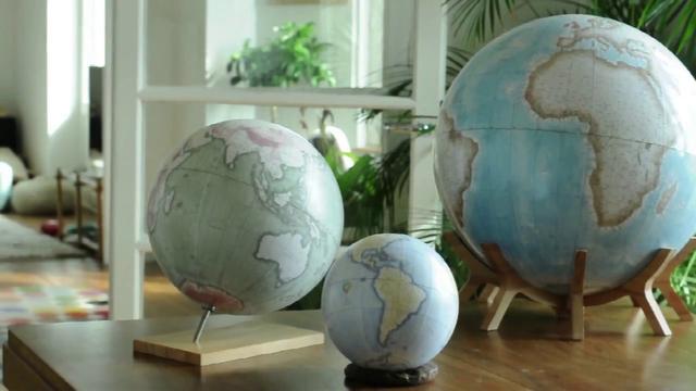 Le seul et unique atelier de fabrication artisanale de globes terrestres sur notre planète est à Besançon 