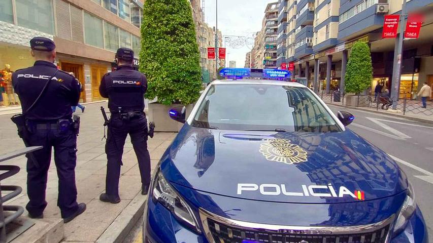 Dos detenidos, de 18 y 21 años, por robo con violencia y estafa en Alicante