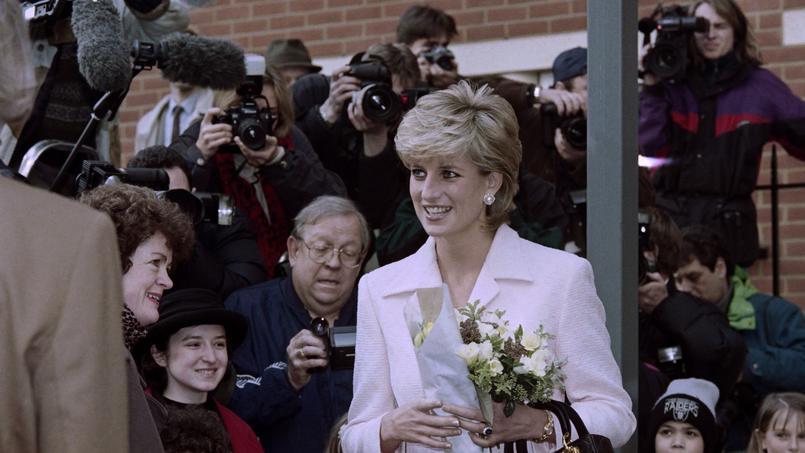 Mort de Lady Diana: le «roi des paparazzis» défend les photographes