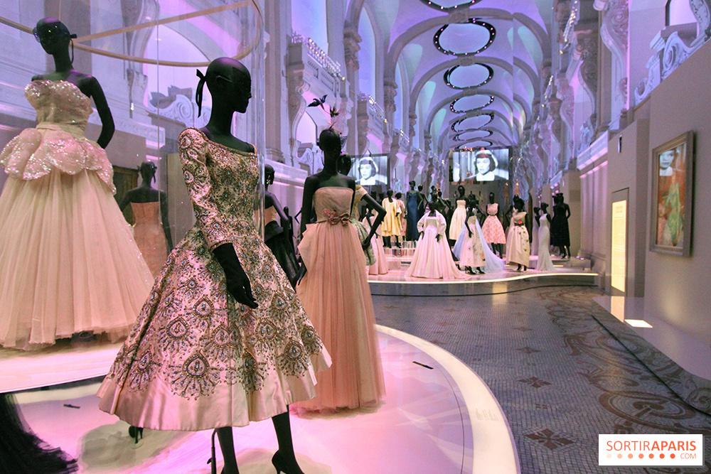 Follow the Dior Haute Couture live parade - it