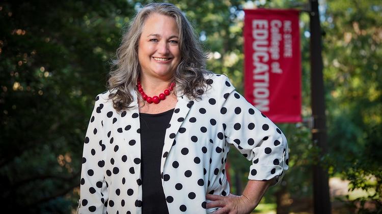 NC State Distinguished Education Professor Hollylynne Lee reçoit le prix Cherry