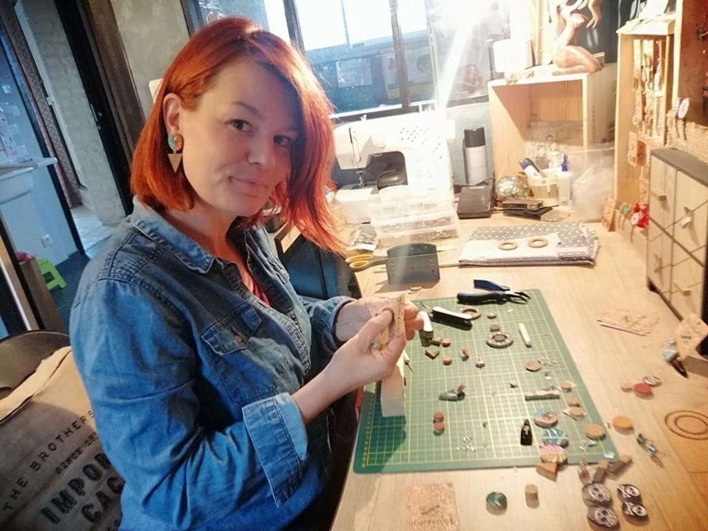 In Vassy, ​​Cindy transforms cork into real little jewels