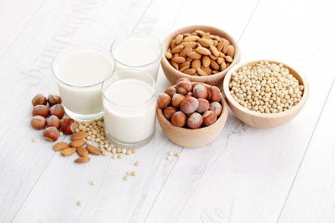 Milk Substitutes: The 7 Best Alternatives to Cow's Milk