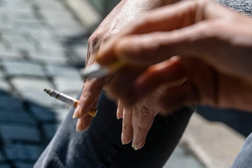 Bundestag beschließt Erhöhung der Tabaksteuer Rauchen wird teurer - Bundestag beschließt Erhöhung der Tabaksteuer 