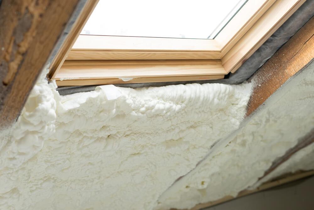 How to seal a roof window?