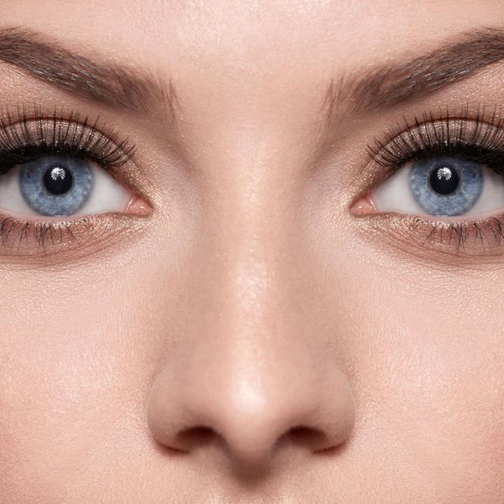 Fake lashes are trendy: tips on artificial eyelashes