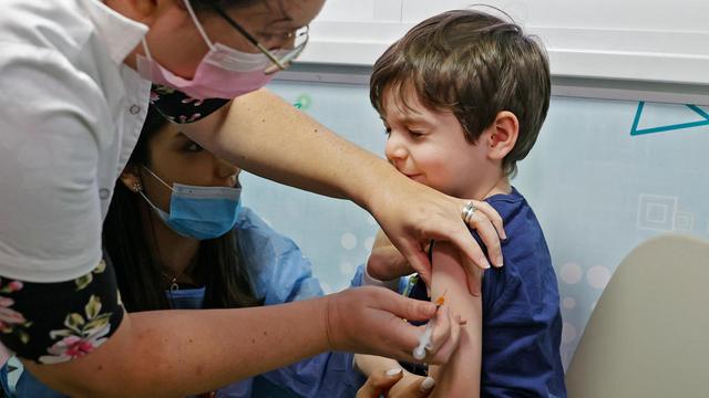 Corona und Kinder - Kontroverse um Impfungen für die Jüngeren 