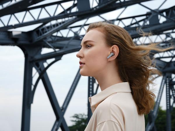 Schönheit zum Hören: die neuen Huawei FreeBuds als elegantes Accessoire für die Ohren 