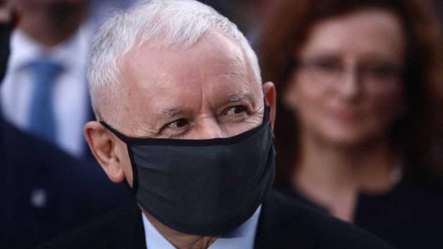 Chcą kupić drzwi Jarosławowi Kaczyńskiemu. „Zrobimy taki happening, że mu się odechce”