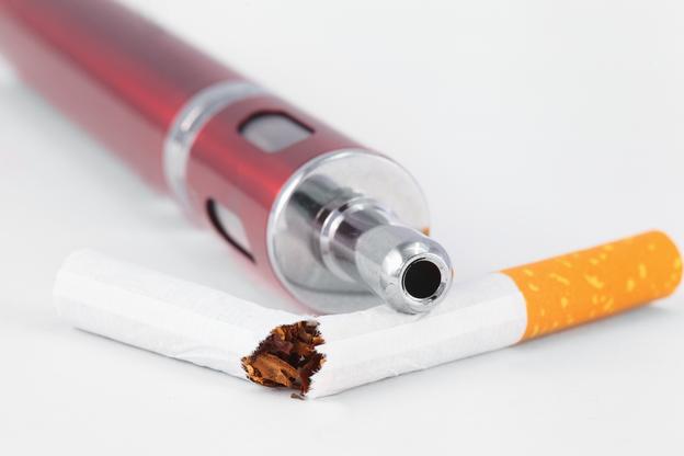 Glimmstängel oder E-Zigaretten: Rauchen vor allem unter jungen Menschen in Tschechien weiter beliebt
