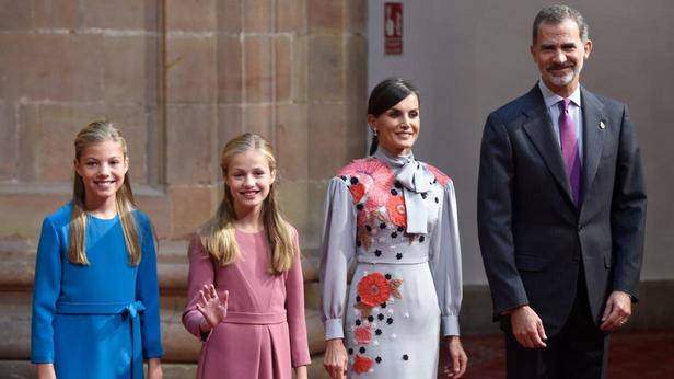 Prinzessin Elisabeth, Letizia von Spanien, Herzogin Kate: Royale Weihnachtskarten sorgen für Gesprächsstoff