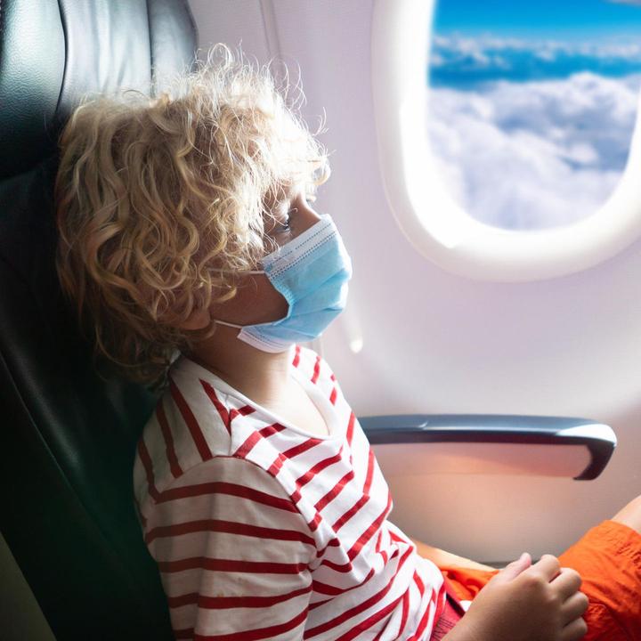 Southwest Airlines: Mädchen will keine Maske tragen – Flugbegleiterin rät zu Klebstoff