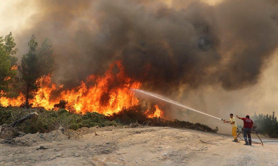 Ofiary śmiertelne pożarów w Turcji. Tysiące strażaków walczą z ogniem 
