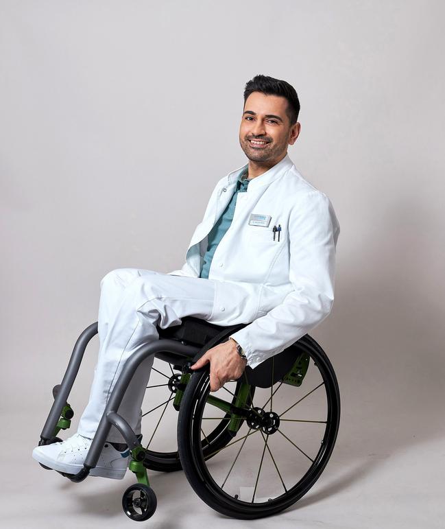 "In all friendship": Tan Caglar plays the first doctor in a wheelchair