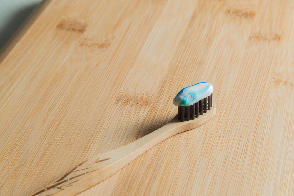 13 sposobów na wykorzystanie pasty do zębów. Wyczyści naprawdę wszystko!