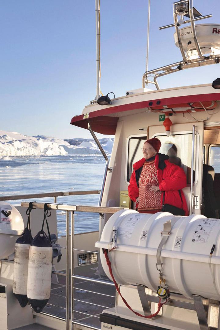 Queen Margrethe: Greenland trip begins with a fascinating spectacle