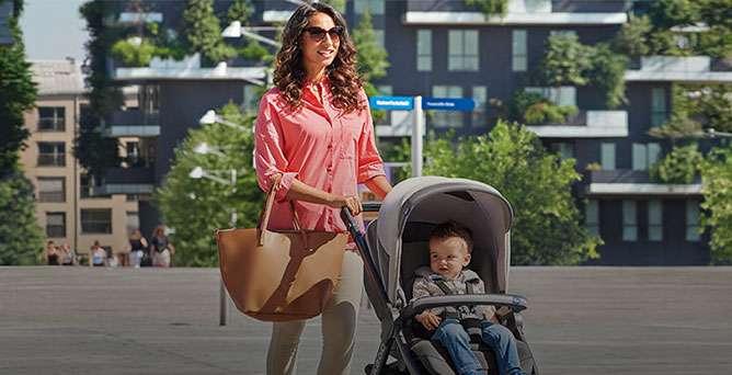 Tipps für den ersten Spaziergang mit Baby | Apotheken Umschau 