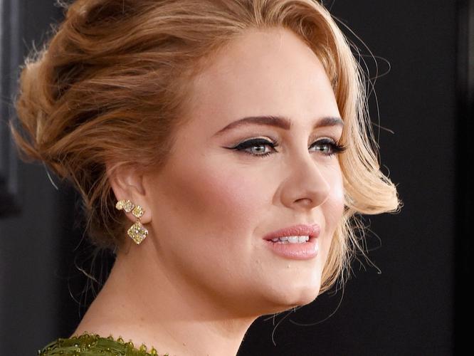 Eyeliner von Adele: Ihre Make-up-Artistin verrät, wie du den ikonischen Lidstrich der Sängerin nachmachen kannst