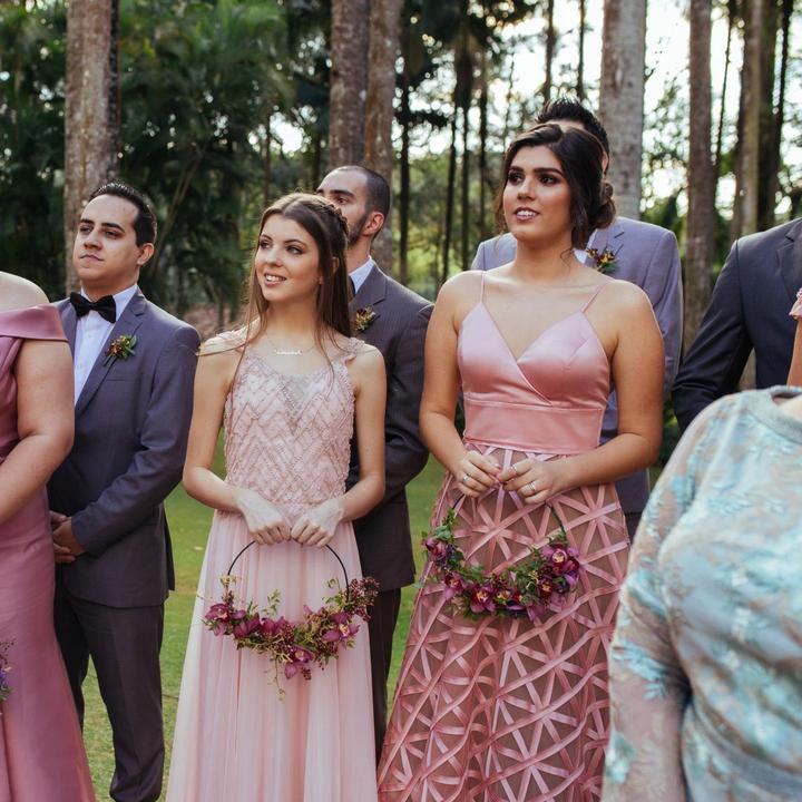 Schick zur Hochzeit als Gast: Diese Outfits liegen im Trend