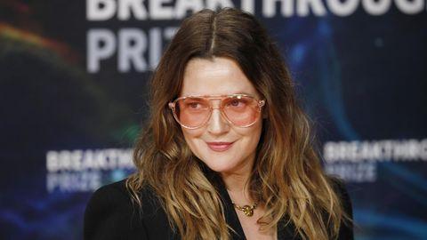 Drew Barrymore: Surprising look with white eyelashes