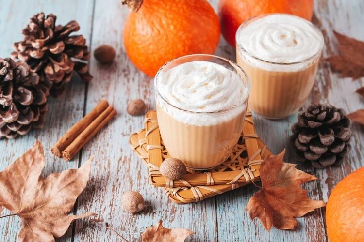 Pumpkin Latte: Wie wir das perfekte Herbst-Getränk für die kalten Tage selber machen