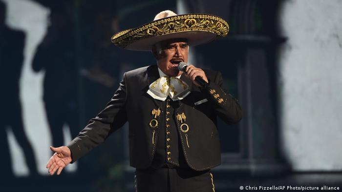 Vicente Fernández: Music stars mourn for Mexican singers