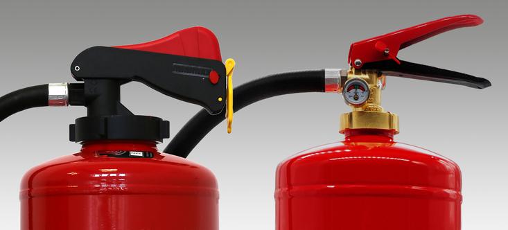 Minimax Mobile: Charging fire extinguisher versus permanent pressure firing fire - what is really better?