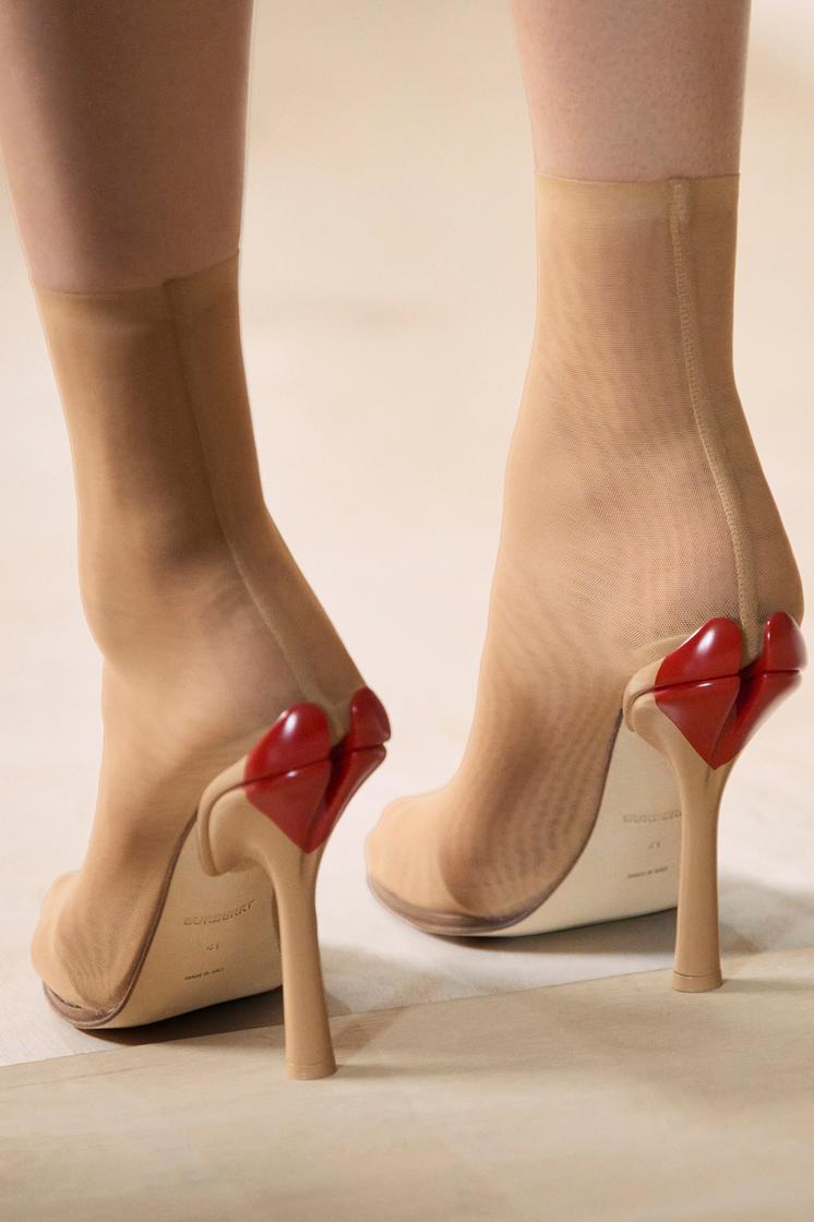 Sock-Boots: So stylen Sie den Herbst-Trend 2021 - bildderfrau.de 