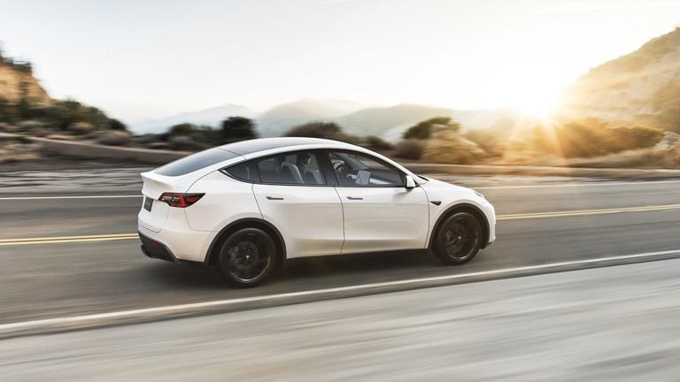 Tesla Model Y now available in Poland! What are the advantages and disadvantages? Americans know them