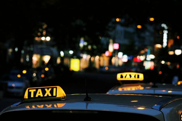 Wrocław: Ceny przejazdu taksówkami wzrosną! Od 4zł za km, 9zł za samo ,,trzaśnięcie drzwiami”