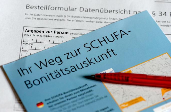 Who should the Schufa belong to? : The bidding war for Germany's largest credit agency goes into the next round