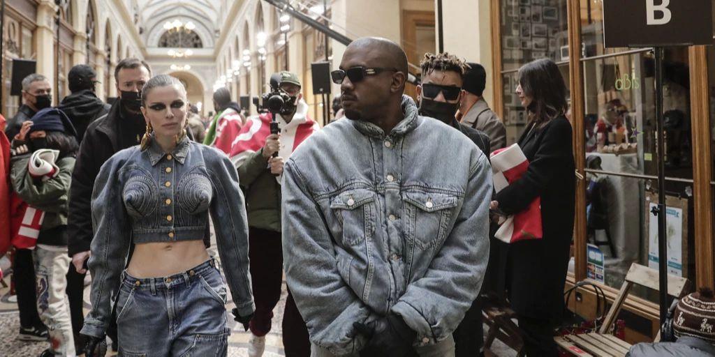 Kanye West and Julia Fox: couple appearance in jeans partner look