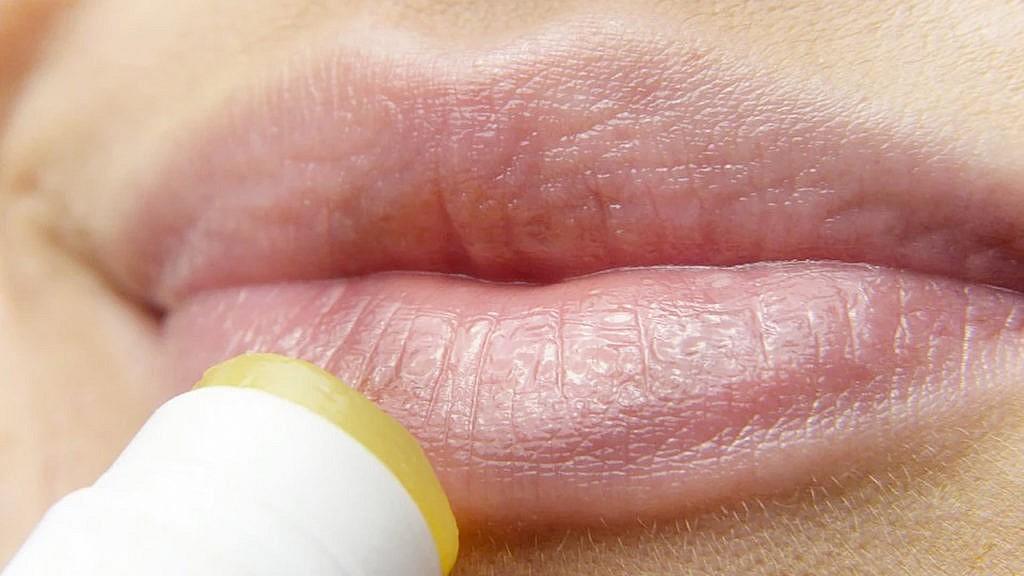 UV-Schutz mit bitterem Beigeschmack: Lippenpflege von Labello, Blistex und Co. bei Öko-Test 