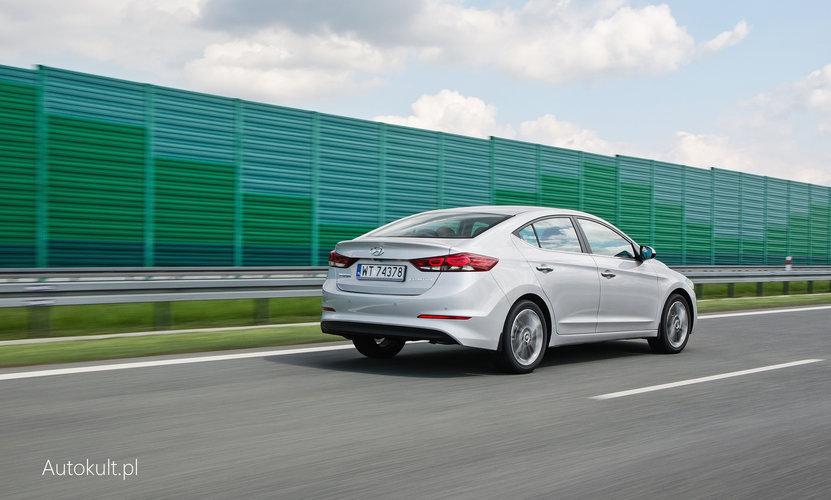 Nowy Hyundai Elantra - test, spalanie, komfort, brzydkie elementy, cena autoblog-logo-white-mobile 