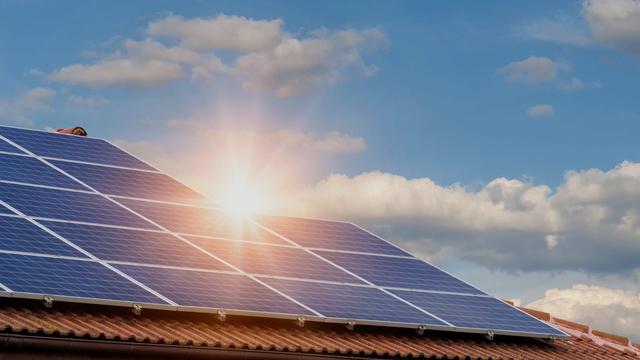Solaranbieter unter die Lupe genommen: Das sind die Vor- und Nachteile von DZ-4