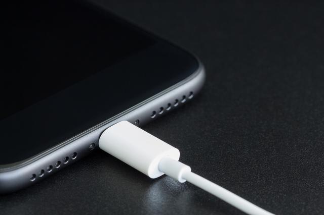 Best ways to charge your iPhone. How I changed and you should too