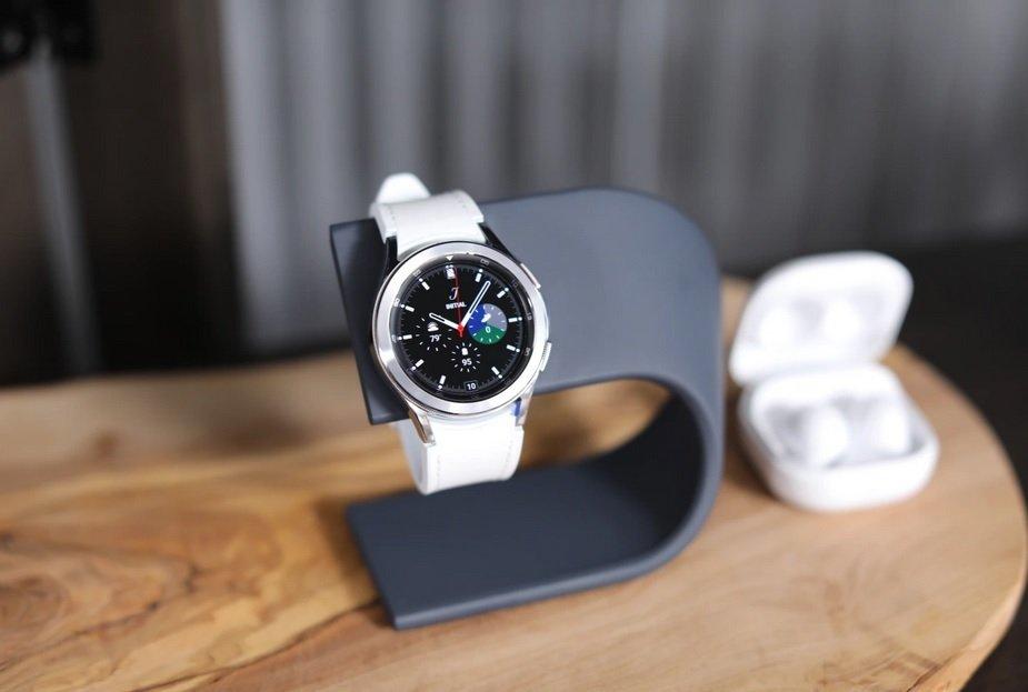 Samsung, Google expand Wear OS partnership with the arrival of Assistant and Play apps