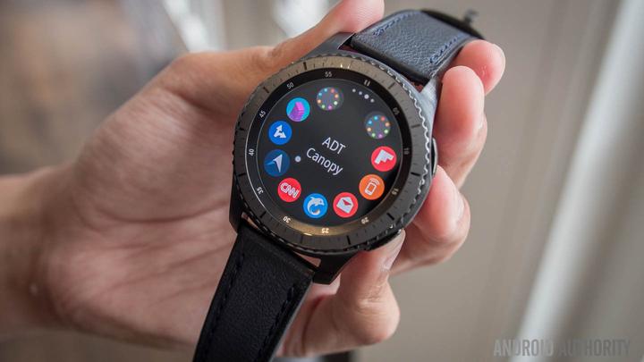 Samsung goes to the extreme with its Gear S3 smartwatch 