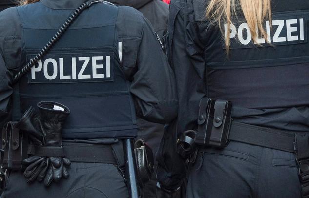 Polizei News für Frankfurt, 10.02.2022: 220210 - 0149 Frankfurt-Bornheim: Ladendieb wehrt sich - seine Festnahme endet in der Haftzelle