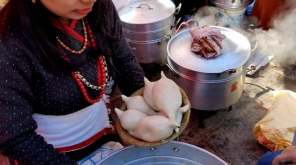 【ネパールに行ったらぜひ食べたい！】カトマンドゥ旧市街の活気ある商店街アサンで、ネワール族のお菓子「ヨマリ」を食べてみよう！