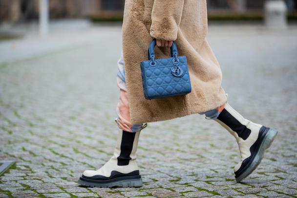 Herbst/Winter 2021/22: Diesen Schuh-Trend lieben stylische Frauen