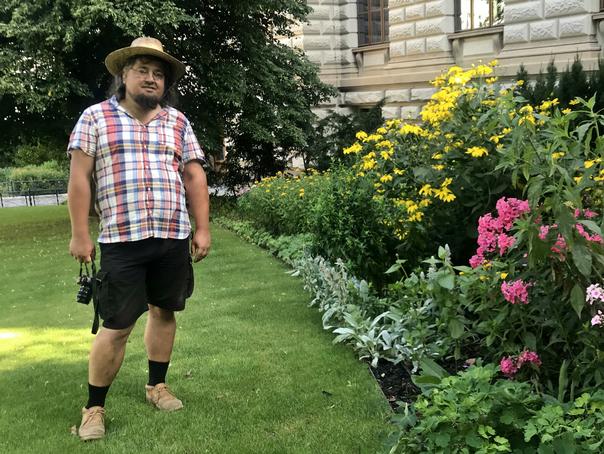 Buy a garden plant and give your flowers natural soil, advises gardener Ondřej Fous