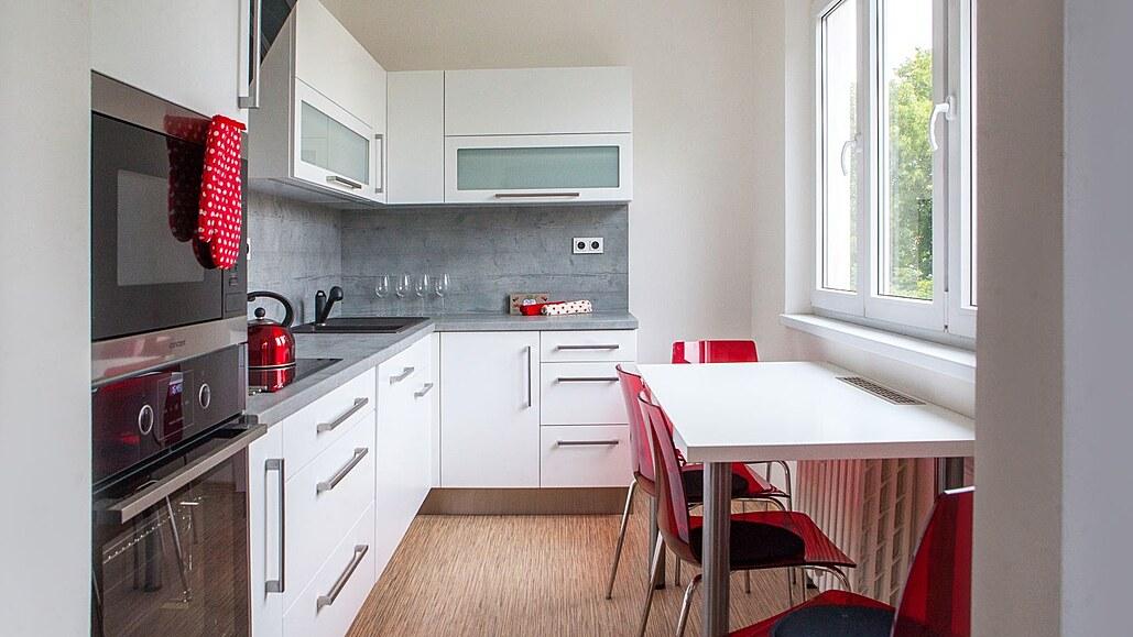 The reconstruction of an old prefab apartment was enough for four weeks