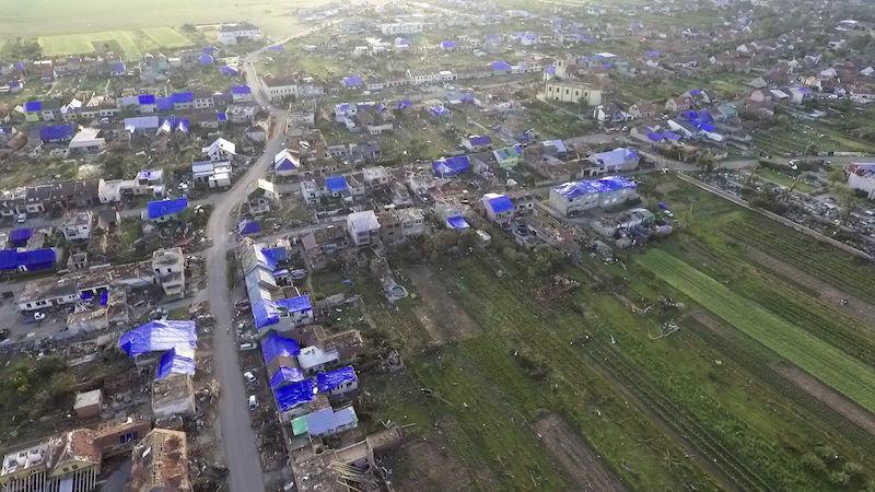 Záběry z dronu: Poškozené vesnice na jihu Moravy zmodraly